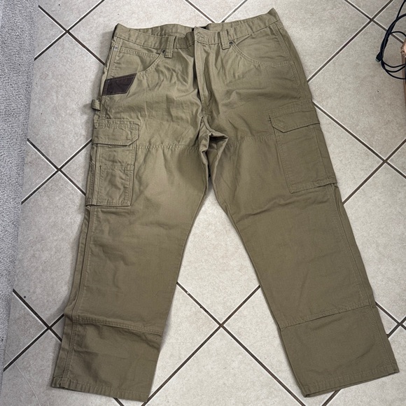 Wrangler Other - Wrangler Men's Cargo Pants - Olive
